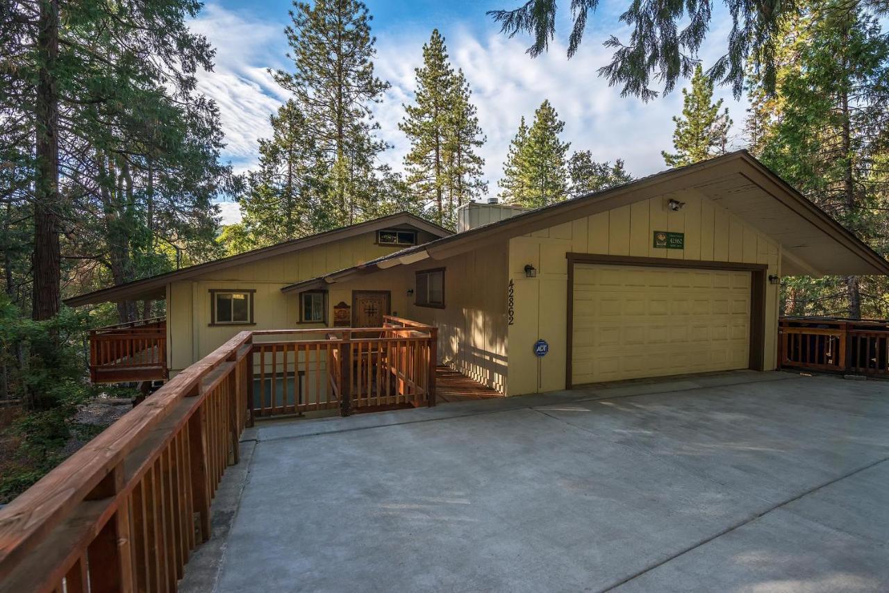 Sierra Springs Villa Oakhurst Bagian luar foto