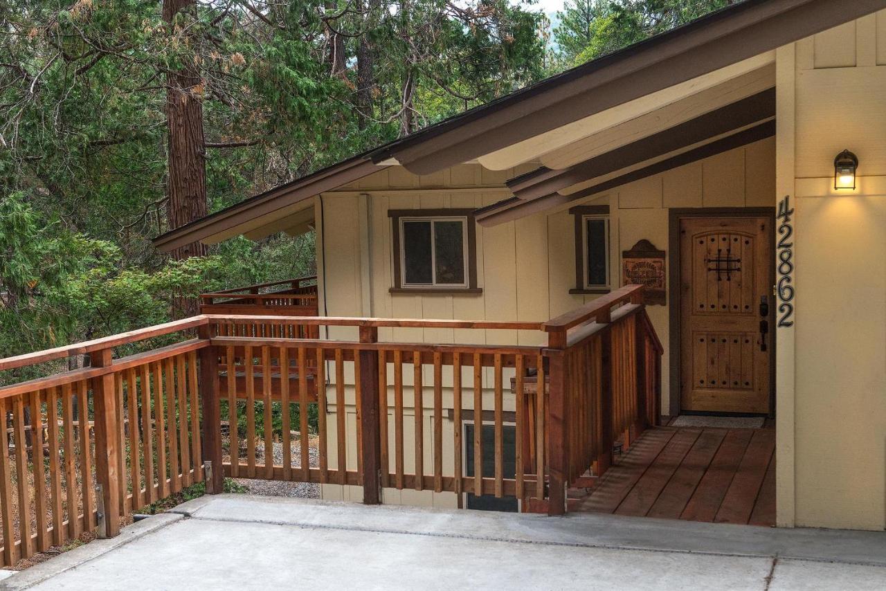 Sierra Springs Villa Oakhurst Bagian luar foto